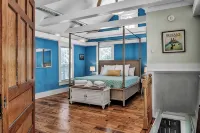 Magazine featured townhome steps from Elmwood Village 25mins from Niagara Falls