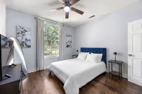 Charming Cottage in historic Nacogdoches. Steps away from the brick streets! - 3-Star