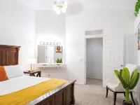 Stay at Cielo with loved ones! Hotels near Mystery Castle