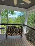 Mountain View’s, dual water fall Koi pond and private theater. - 4 stjerner