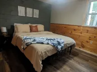 Wilderness Retreat 3-bedroom cabin in Eustis, Maine Hotels in Eustis