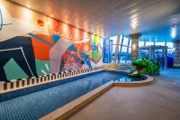 The Week & Resort - piscina