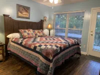 Pigeon River Cottage, river front, newly remodeled, 1 mile from Parkway. - บูติค