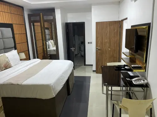 BRICK ROCK HOTEL AND SUITES - spa