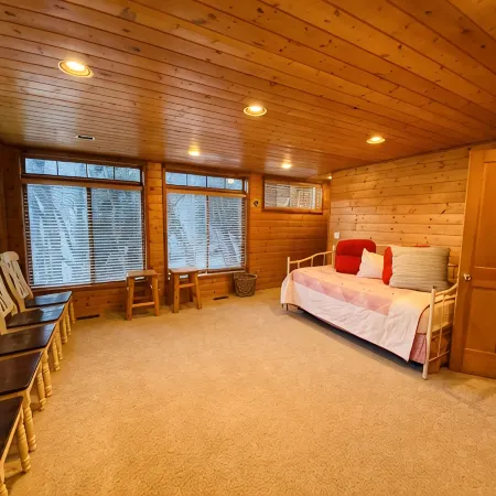 'Spectacular' 4 Bedroom, 3 Bath, Sundance Mt. Home, Central A/C