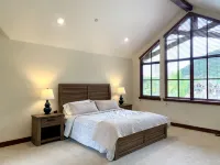 Spacious Sun Valley Retreat - Hot Tub + Walk to River Run & Downtown - 4성급
