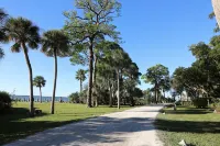 Owl Nest Townhouse-Walk to downtown & the water! New heated POOL!