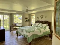 Great Rates and A/C in every room. Near North Shore beaches. Pool & Hot Tub! - Strand