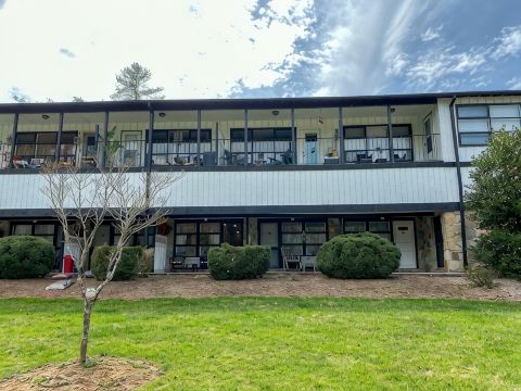 Lakefront Condo  Historic Flat Rock at Mill House Lodge Sleeps 2 Newly Renovated