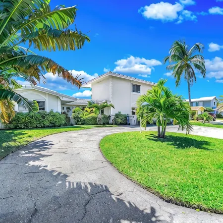 Heated Pool! Waterfront+Tiki Hut! Close To Beach!