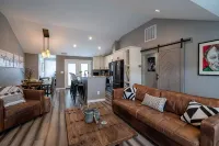 University Area Bungalow - The Moxie Harris House - 4-Star
