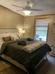 Modern cabin with hot tub, 60 acres with elk views, at the top of Winslow Hill - Boutique