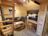 Custom Built Tiny Home/Cabin in Jackman with Direct Trail Access on Powersports - Homestays