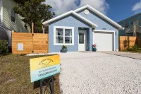 NEWLY RENOVATED DOG FRIENDLY BEACH HOUSE WITH FENCED IN YARD 1 BLOCK TO BEACH - 4-Star