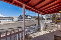 Downtown Historic Hideaway w/3 Adjacent Homes w/Fenced Yards, AC, W/D, Fast WiFi - 4 Sao