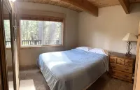 Modern A-Frame cabin that is a nice stroll down to the lake. - 3つ星