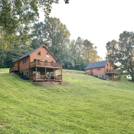 Black Bear Retreat • 2Bed 2Bath Cabin • Peaceful Retreat Hotels in Townsend