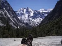 The Kaweah River Cabin sleeps up to 8 guests, located 3 minutes from entrance - Chalets