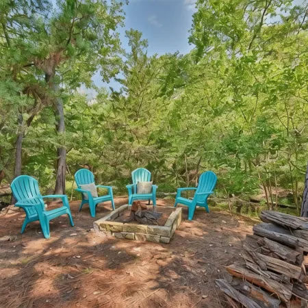 Relaxing 2-bedroom cabin on Lake Jean