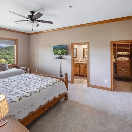 Finely Appointed Mtn Condo in Gated Resort, Only 4 Steps to get in, GREAT VIEW!