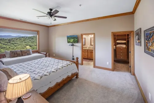 Finely Appointed Mtn Condo in Gated Resort, Only 4 Steps to get in, GREAT VIEW! - Gym