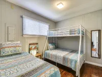 Cozy Vacation Home w/Sun Room in Bethany West - Wi-Fi