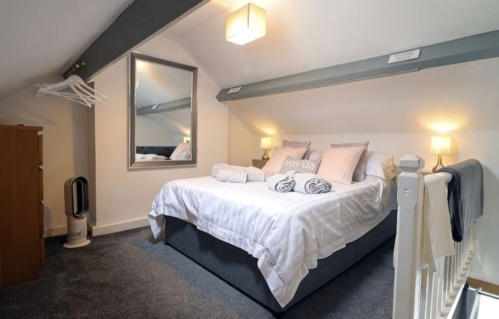 Bijou House Perfect for 2 people, no pets.
