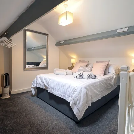 Bijou House Perfect for 2 people, no pets.