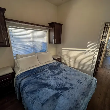 Stylish Oasis Tiny Home Pool Hot Tub Pickleball Bullhead City 10 min to Laughlin