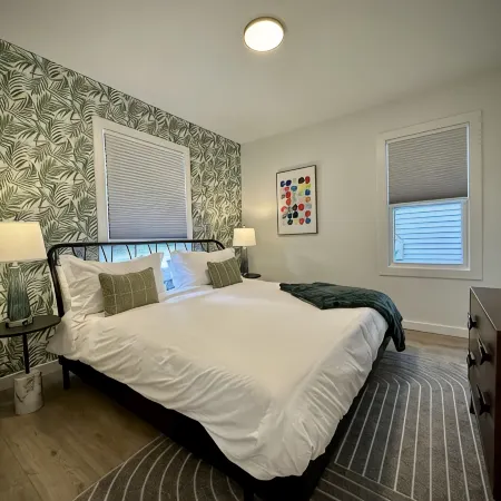 The Ridge Retreat - Walkable and HGTV designed!