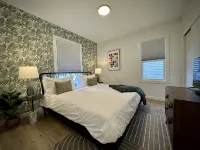 The Ridge Retreat - Walkable and HGTV designed! - พร้อมระเบียง