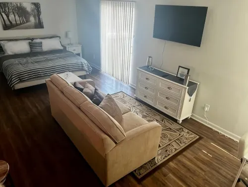 Cozy & Comfortable Studio Suite - Homestays