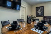 Rose Street Retreat- 2 blocks from downtown- Dog Friendly - 4-Star