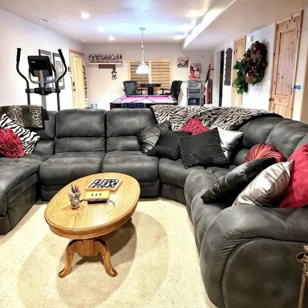 Charming 2-bedroom bacement with WiFi, AC in enjoyable Murray