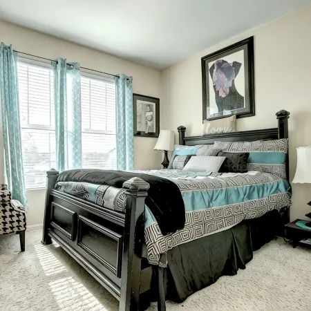 14 Mins to Dia/ Gaylord /Anshutz. Can be Rented Long Term with Huge Discount .