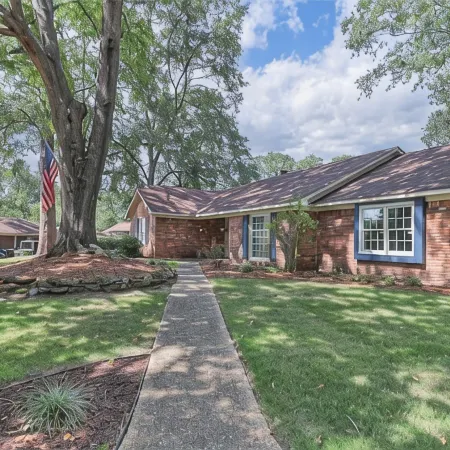 4 Bedroom Retreat — Close to Ft Benning: Modern, Cozy, and Mins to Everything!