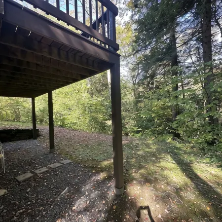 Vermont get-away end unit townhouse nestled in the trees Hotels in Quechee