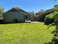 Spruce Cottage Bright 3 Bedroom 2 Bath near Henderson Center. Master suite. - 4-Star