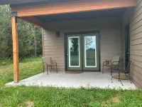 Cozy 3-bedroom cabin in tranquil Donnelly with WiFi, AC - Chalets