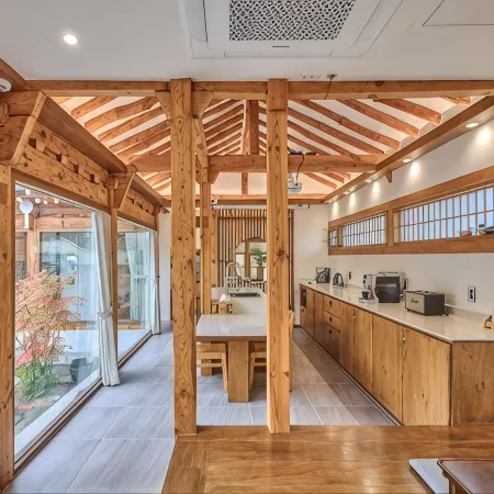 A Hanok with a beautiful garden