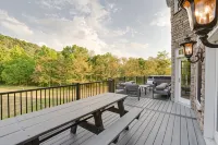 5 -Star Luxury Mountain Getaway - Grandview Lodge - Pool Opens Around April 15 - Boutique