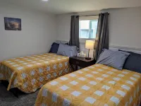 Relaxing 2 bedroom cottage w/ hot tub and air hockey/ping pong table - 4-Star