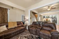 Historic Outside, Comfort Inside – Downtown Custer Retreat - Homestays