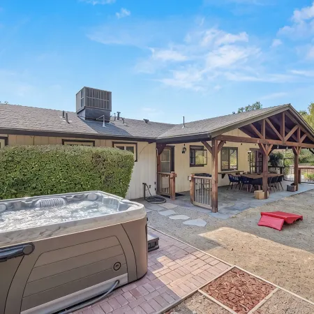 Hot Tub - Game Room - Fire Pit - 20 Min 2 Yosemiteev Charger Level 2