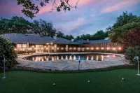Heated Pool, Putting Green, Movie Theater and more! 4 bed/3 bath - สระว่ายน้ำส่วนตัว