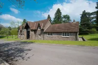 Cwrt Bleddyn Hotel - 3-Star