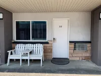 City Centre Motel Older Building - parking
