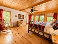 Peaceful Mtn cabin w/fast Wi-Fi & 5 min walk to River - Chalets