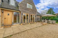 Hiron's Piece and Honeysuckle Cottage with Hot Tub - 3-Star