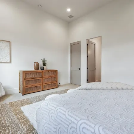 Luxurious Estate - Private Guesthouse Near Lake